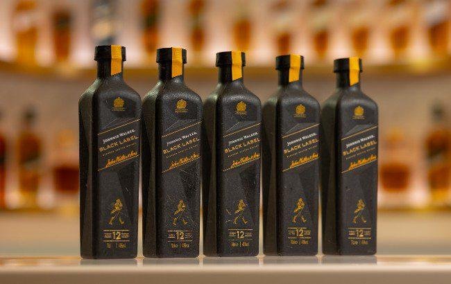 Паперова пляшка Johnnie Walker